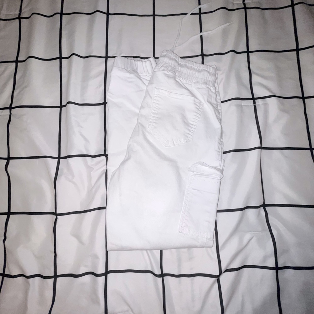 White skinny cargo pants
